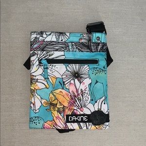 Dakine purse slightly used